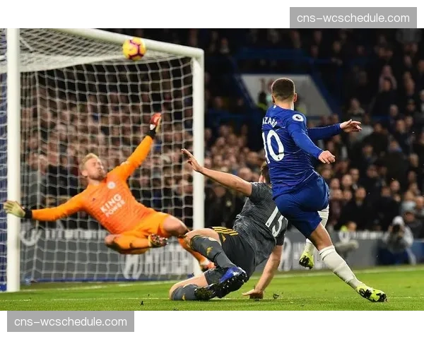 门将进球:在一场英冠比赛中,读秒阶段落后方门将冲入禁区头球扳平