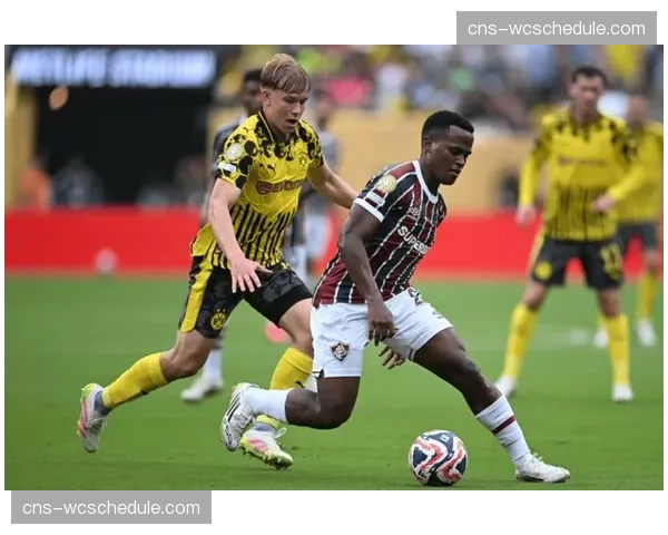 训练场直击:弗赖堡演练全新4-4-2中场菱形绞杀战术应对拜仁 训练场直击:弗赖堡演练全新4-4-2中场菱形绞杀战术应对拜仁