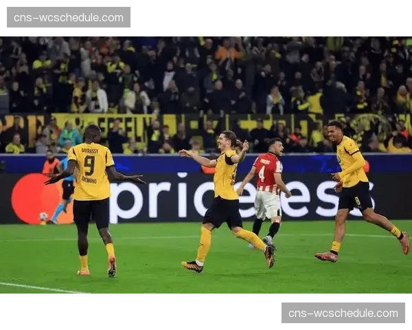 场外镜头:国家德比赛前,双方球迷在球场外发生小规模冲突